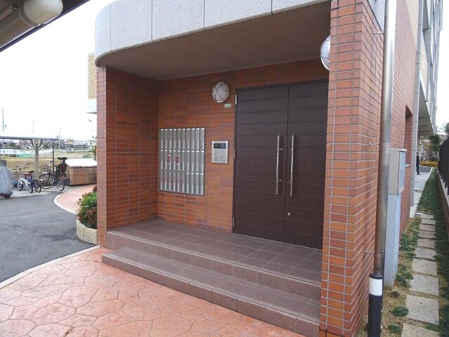 28/30 エントランス