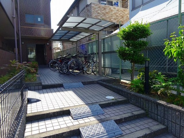 28/30 エントランス