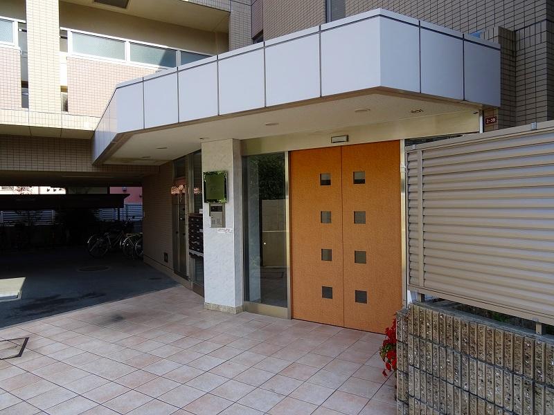 21/30 エントランス