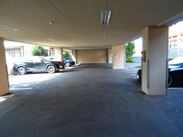 22/30 駐車場