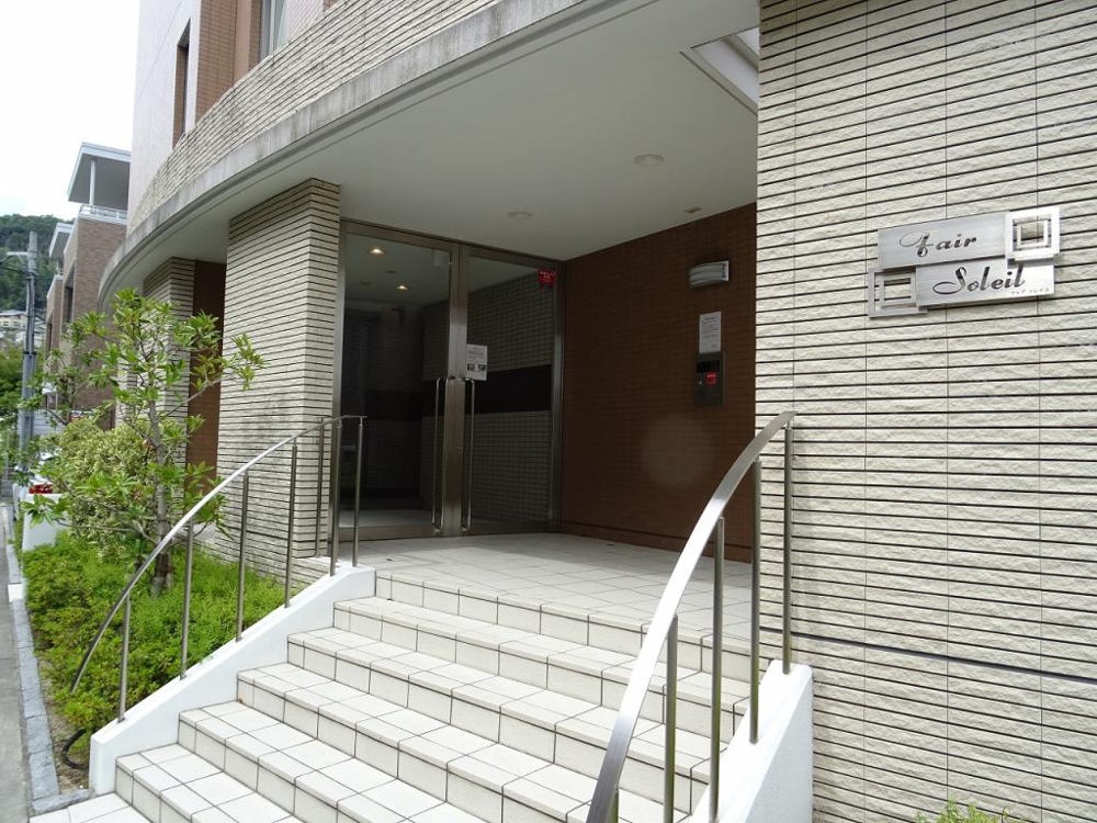 28/30 エントランス