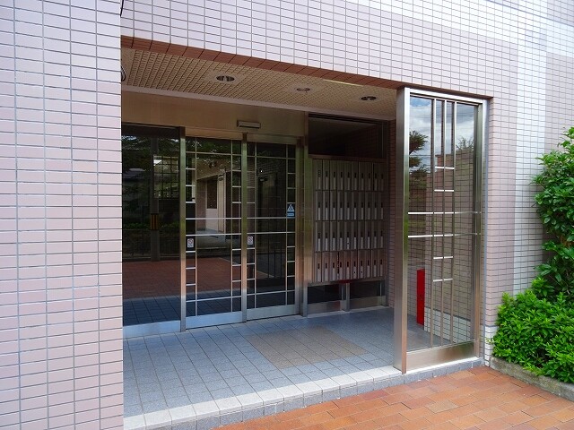 28/30 エントランス