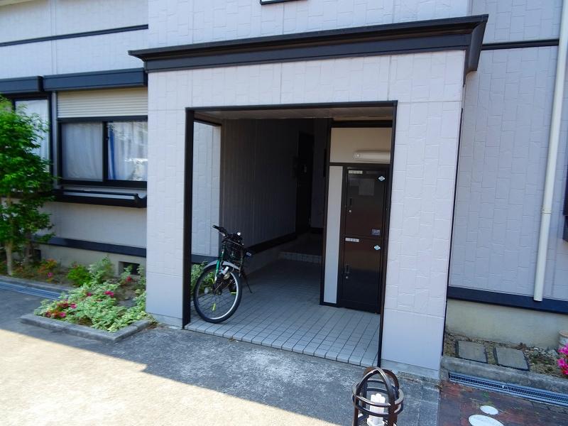 28/30 エントランス