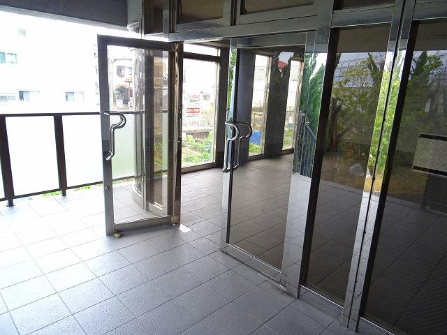 28/30 エントランス