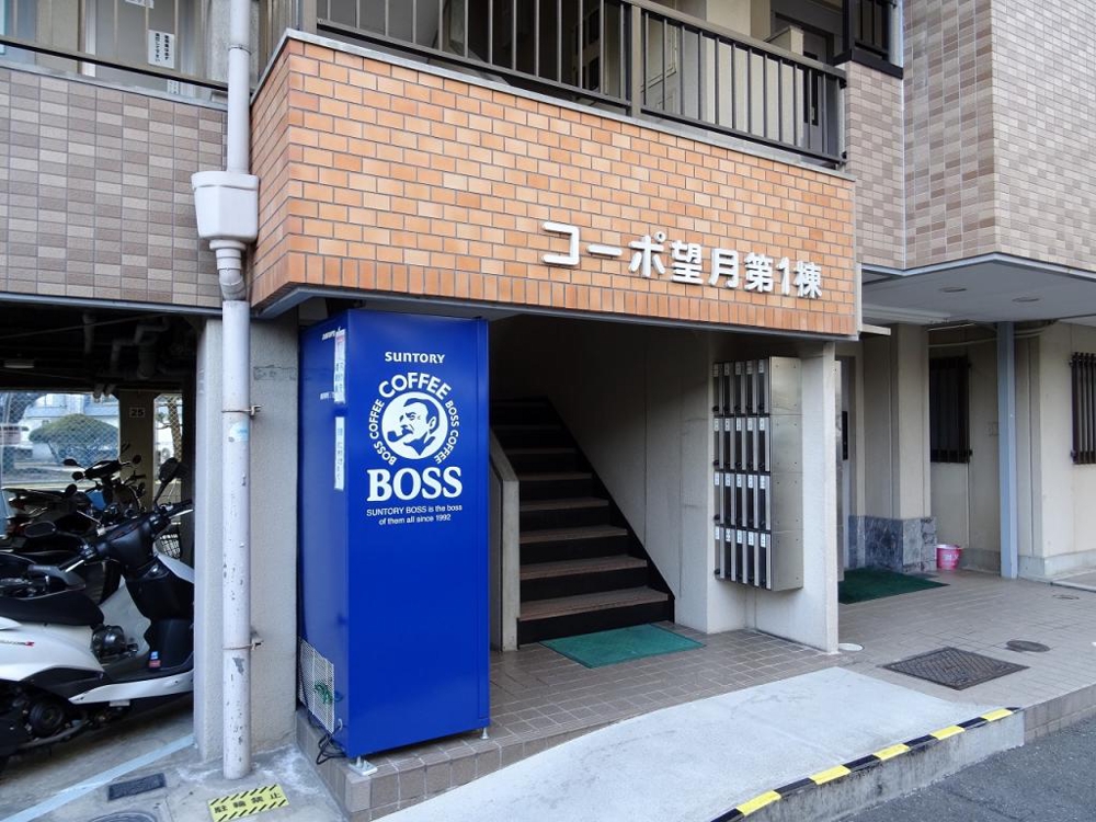 28/30 エントランス