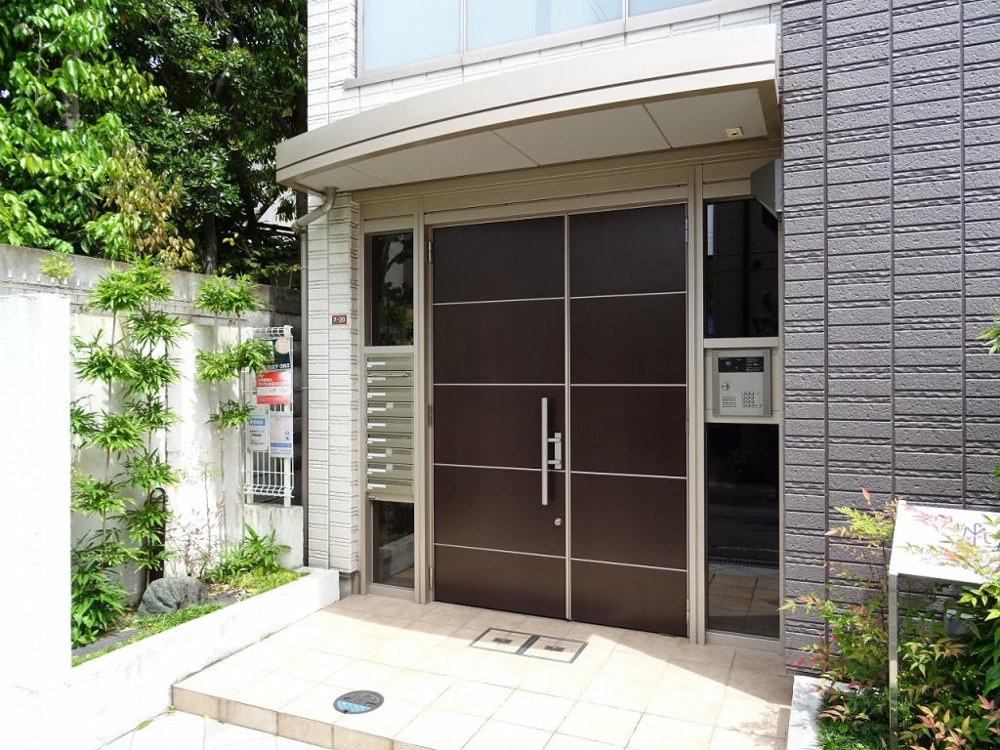 28/30 エントランス