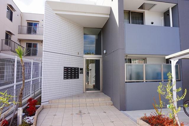 28/30 エントランス