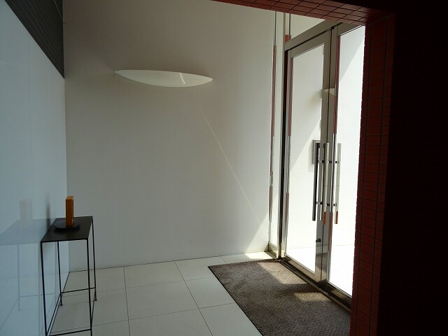 28/30 エントランス