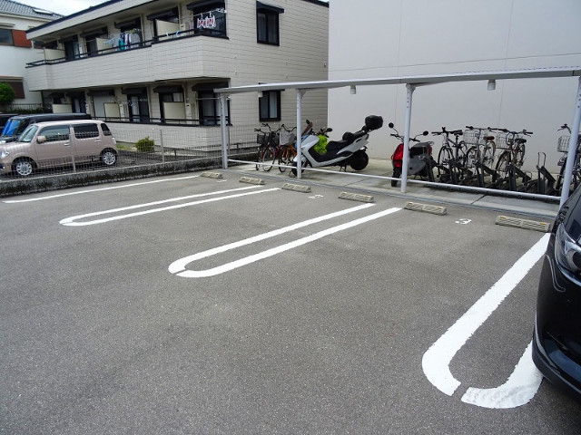 23/30 駐車場