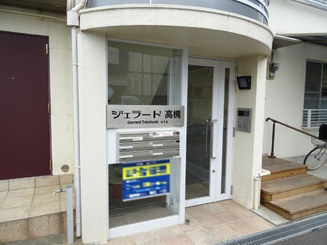 28/30 エントランス