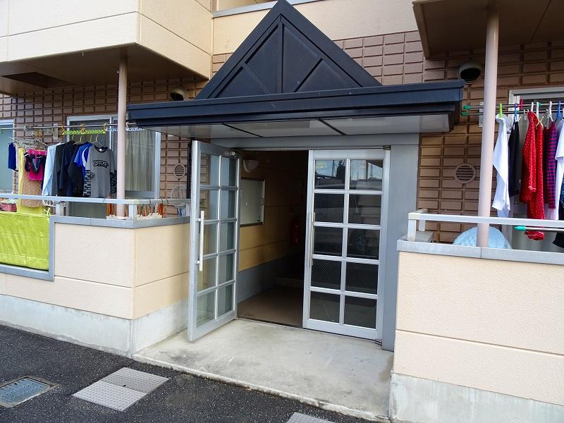 28/30 エントランス