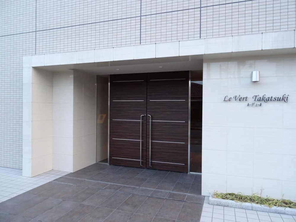 28/30 エントランス