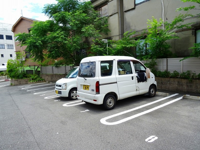 28/30 駐車場