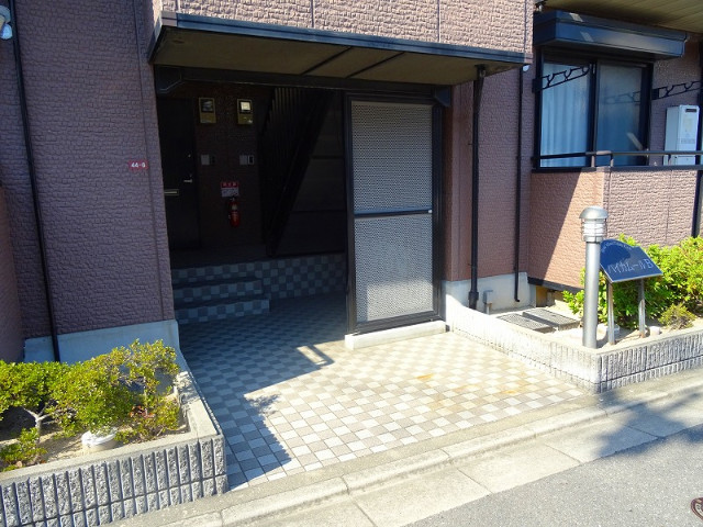 28/30 エントランス