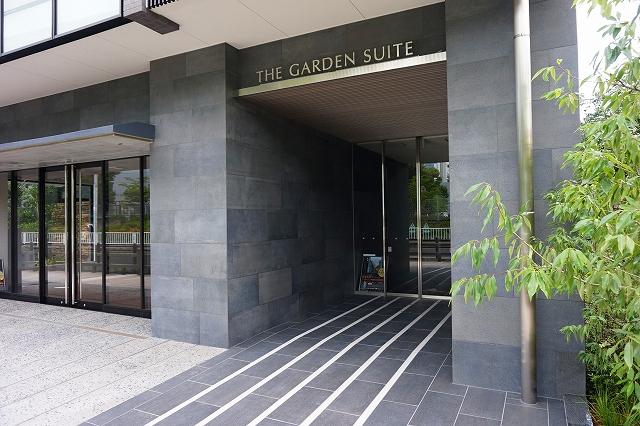 28/30 エントランス