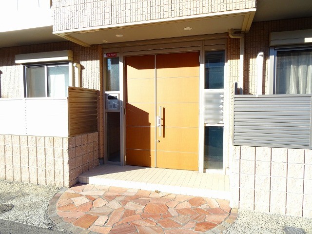 28/30 エントランス