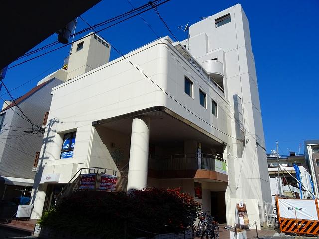 28/30 エントランス