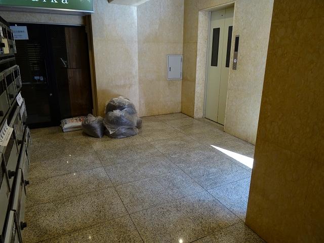 23/30 エントランス