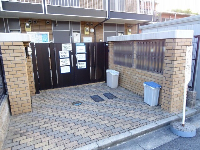 28/30 エントランス