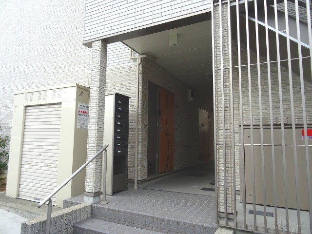 21/30 エントランス