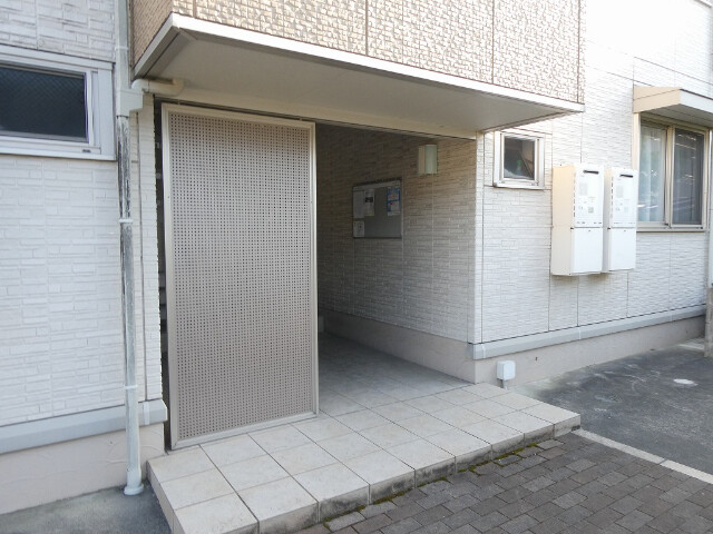 28/30 エントランス