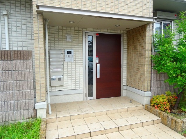 28/30 エントランス