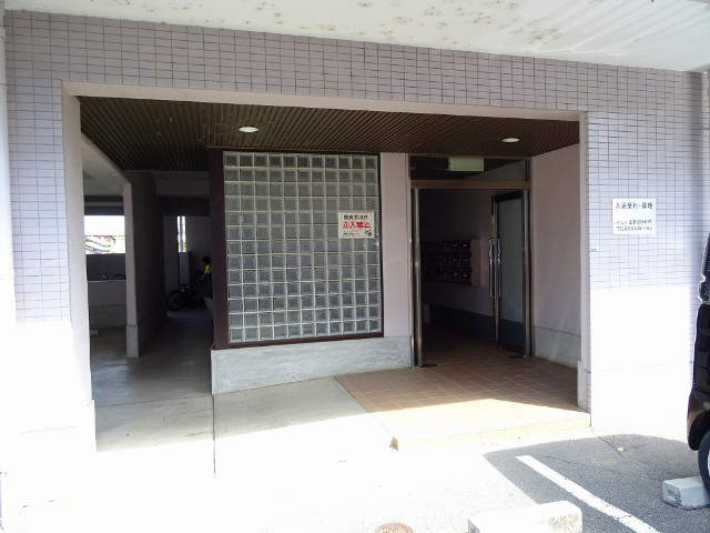 28/30 エントランス