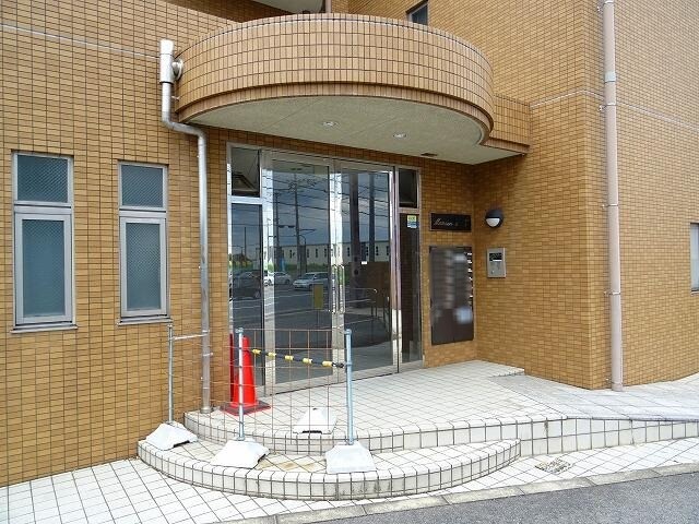 28/30 エントランス