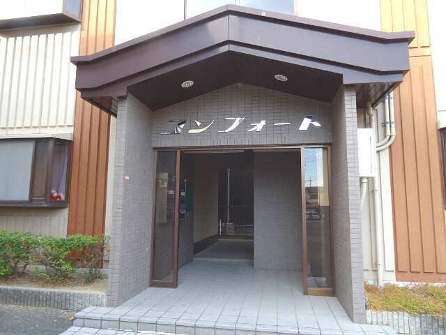 28/30 エントランス