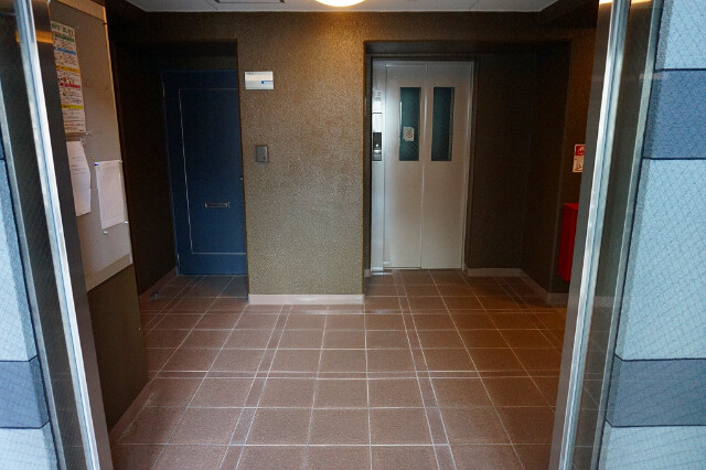 28/30 エントランス