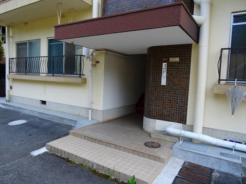 28/30 エントランス