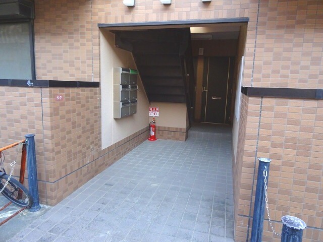 25/30 エントランス