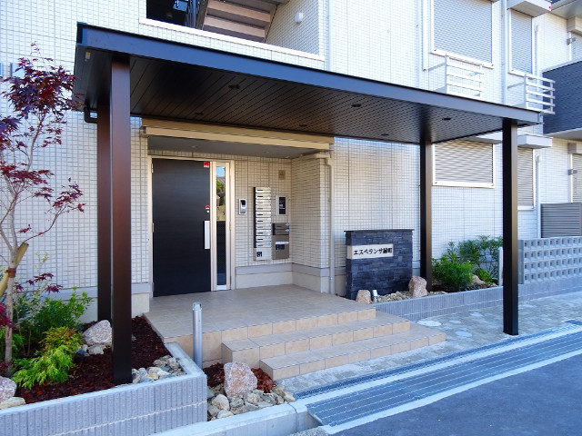 28/30 エントランス