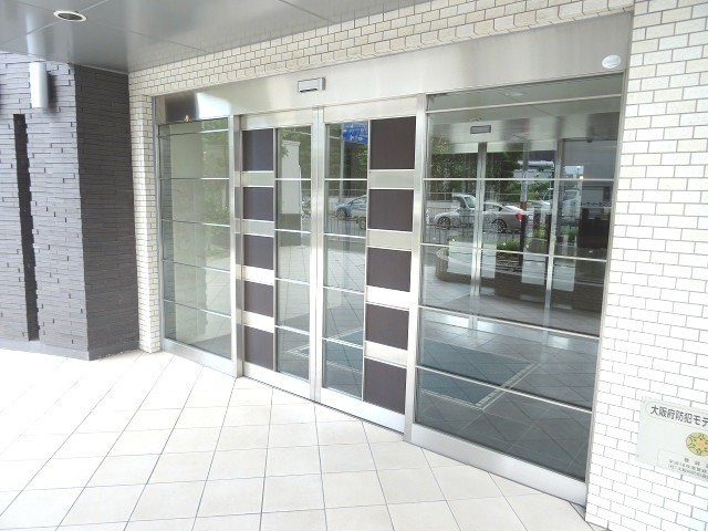 28/30 エントランス