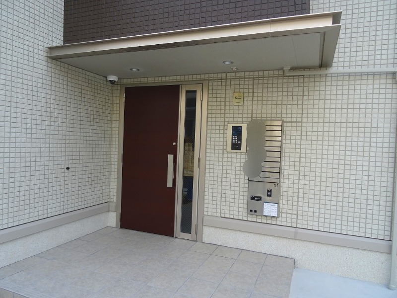 27/30 エントランス