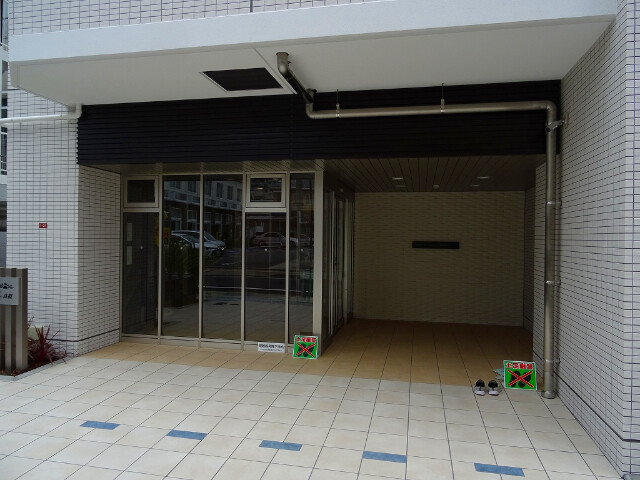 28/30 エントランス