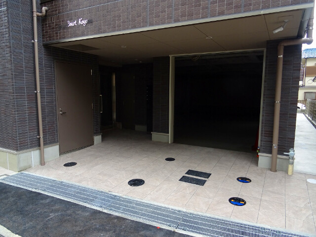 28/30 エントランス