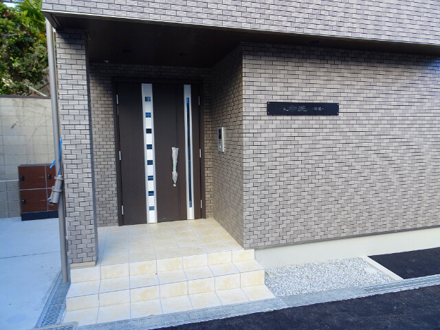 26/30 エントランス