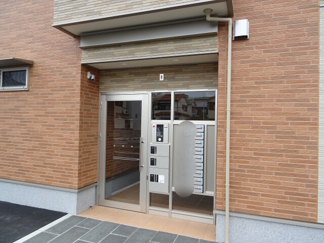 28/30 エントランス