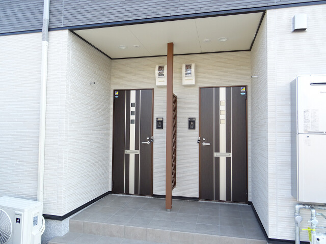 28/30 エントランス