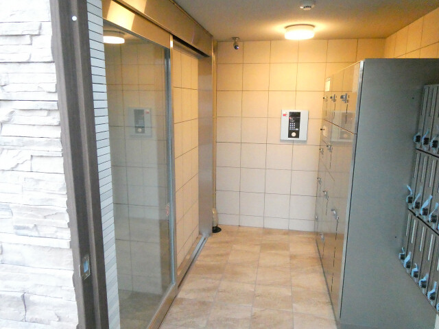 21/29 エントランス