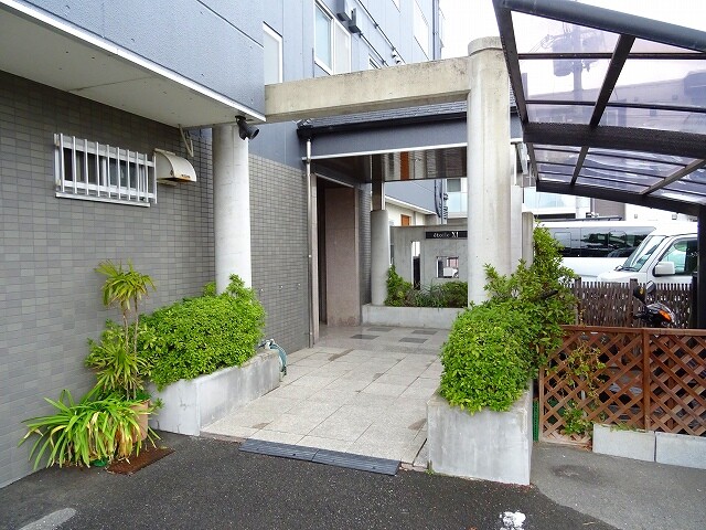 21/30 エントランス