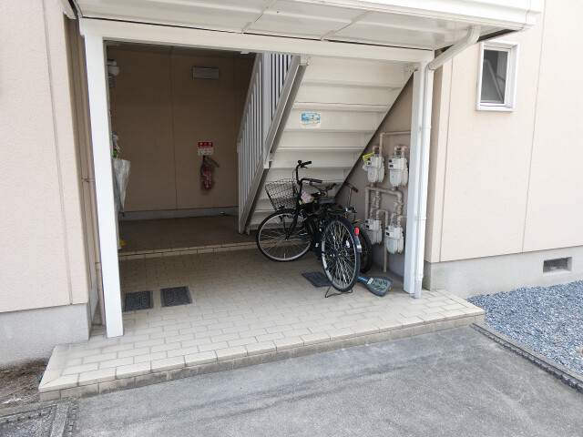 28/30 エントランス