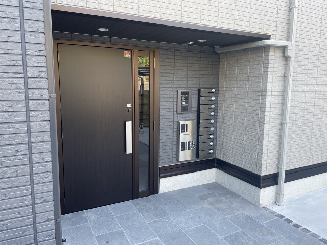 28/30 エントランス