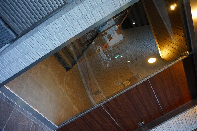 26/30 エントランス