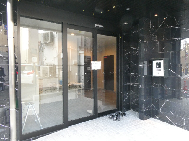 28/30 エントランス