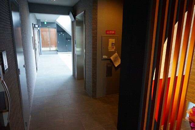 25/30 エントランス