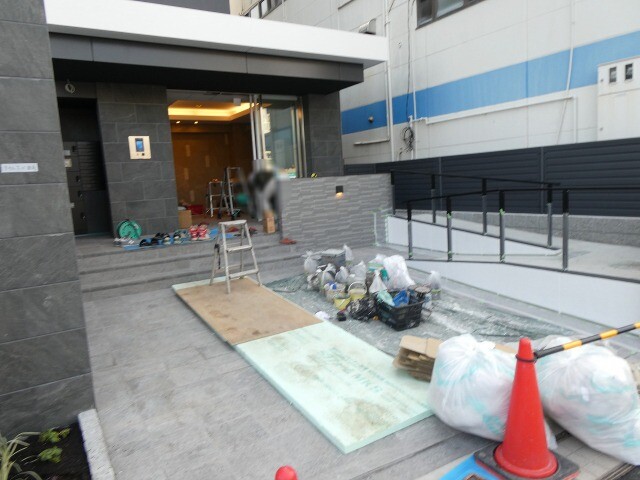 23/30 エントランス