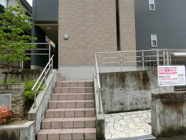 26/30 エントランス