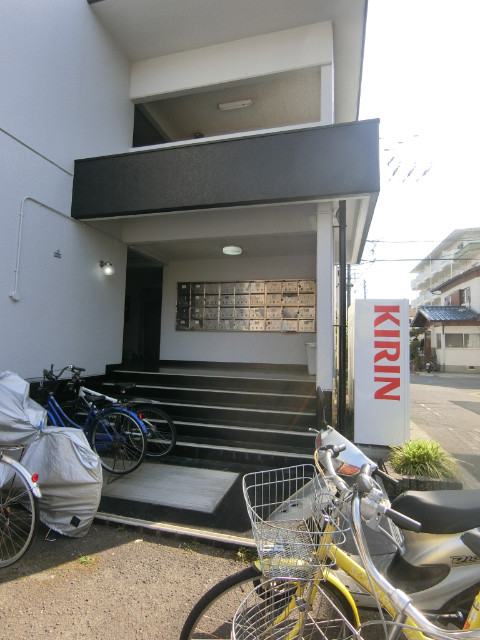 23/30 エントランス